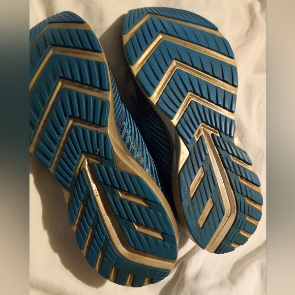 Brooks Shoes - Picture 6 of 10